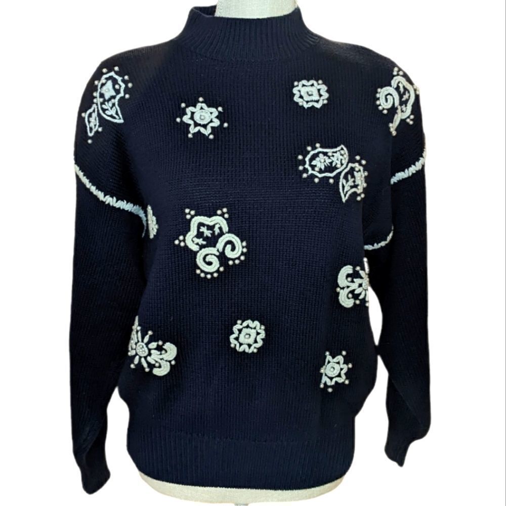 LE MODA Hand embroidered blue knit sweater with pearl details size Large